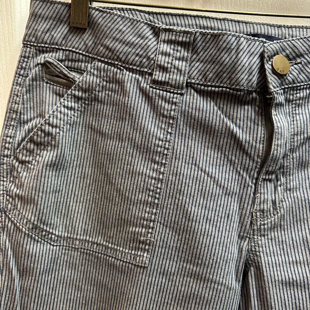 Gap Women's Striped Gray Capri pants size 14/ NWOT B11 - Picture 2 of 3
